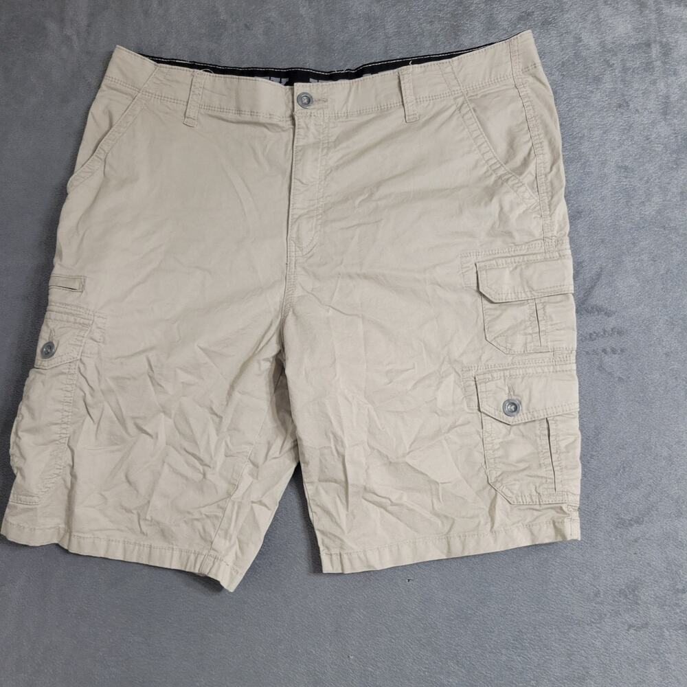 Wrangler Iron Cargo‎ Shorts Mens Size 38 Beige Tan Comfort Waist Strap